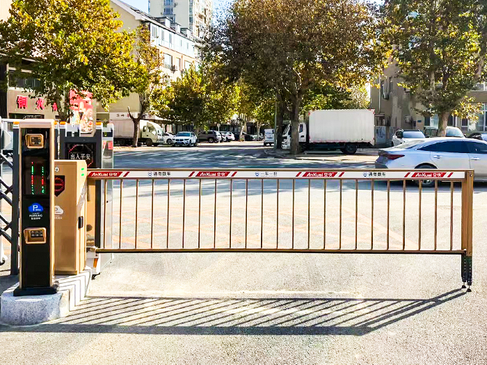 某街道采用 “安快” 車(chē)牌識(shí)別系統(tǒng)