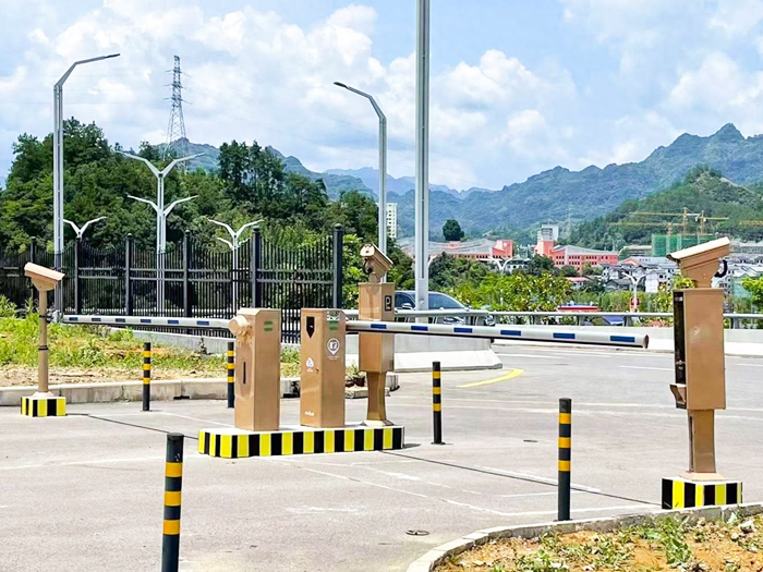 某旅游區(qū)停車(chē)場(chǎng)采用 “安快” 車(chē)牌識(shí)別系統(tǒng)
