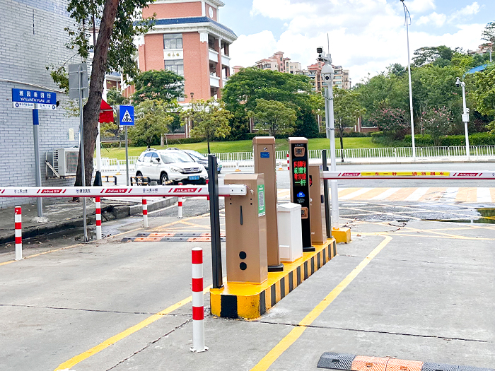 某工業(yè)區(qū)停車(chē)場(chǎng)采用 “安快” 車(chē)牌識(shí)別系統(tǒng)