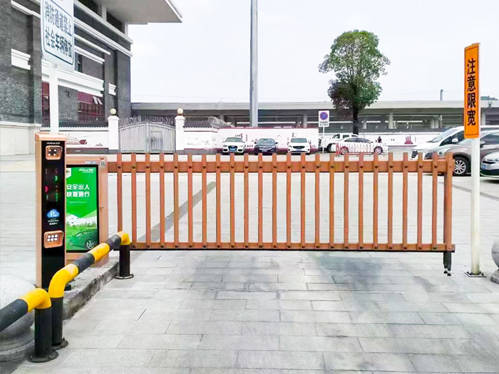 某景點采用 “安快” 一進一出柵欄道閘