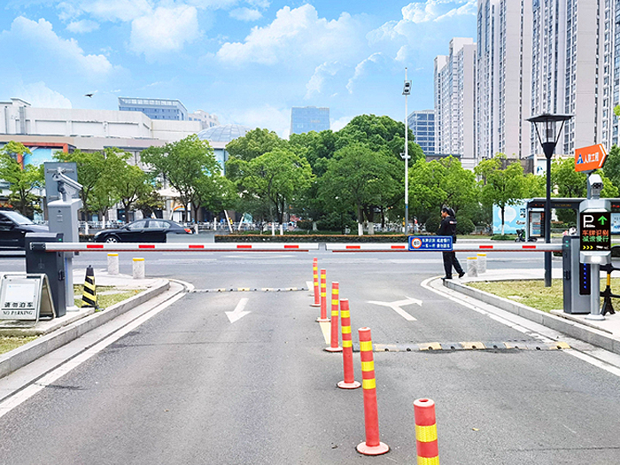 某小區(qū)采用 “安快” 一進(jìn)一出停車管理